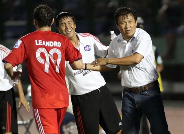 Những chuyện cười ra nước mắt chỉ có ở ao làng V.League - Ảnh 3.