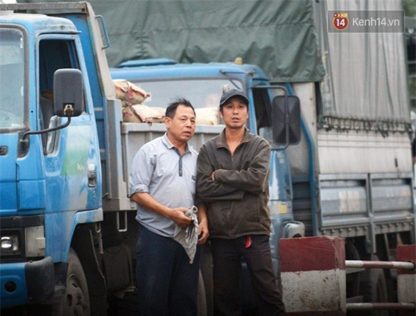 Giao thông ách tắc điêu đứng sau vụ tàu nghìn tấn đâm nứt toác cầu An Thái - Ảnh 4.