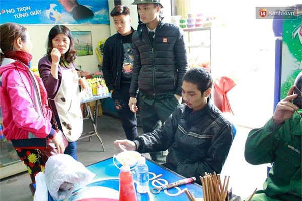 Phép màu đã đến! Người cha già vừa tìm được cậu con trai mất trí nhớ sau 2 ngày lạc con ở Hà Nội! - Ảnh 7.