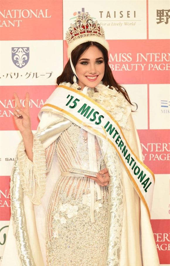 Lan Khuê vượt mặt Phạm Hương trong bảng đánh giá sắc đẹp của Global Beauties 10