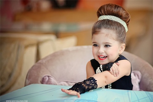 be gai 3 tuoi dep dung chuan 'sang chanh' gay sot - 4