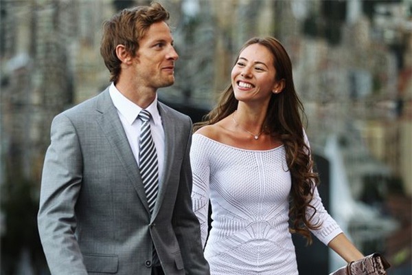 Jenson Button hẹn hò người mẫu Playboy nóng bỏng - Ảnh 1.