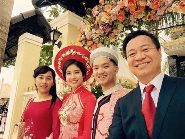 Bí thư tỉnh đoàn Nguyễn Minh Triết làm lễ ăn hỏi Á hậu Đồng Thanh Vy - Ảnh 1.