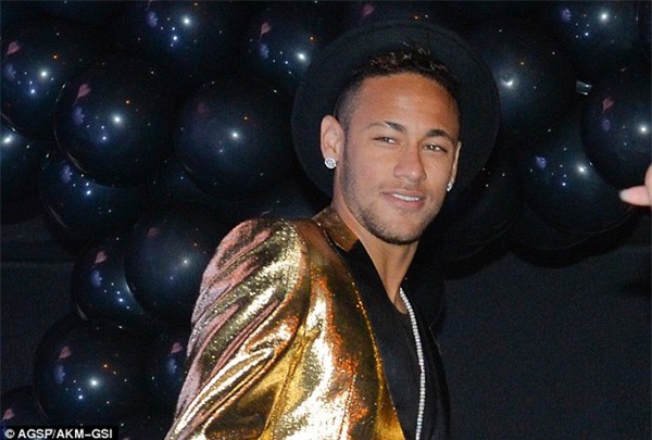 Em gái Neymar bị chê vừa già, vừa xấu - Ảnh 5.