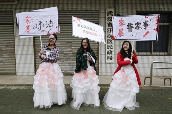 nguoi trung quoc day con: va vao mat neu khong nghe loi hinh anh 2