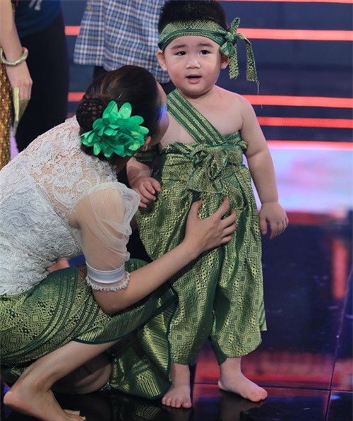 con trai 2 tuoi cua kim tu long gay