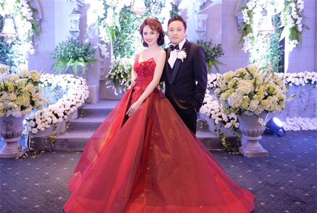 Hình ảnh hiếm hoi trong hôn lễ Đinh Ngọc Diệp - Victor Vũ