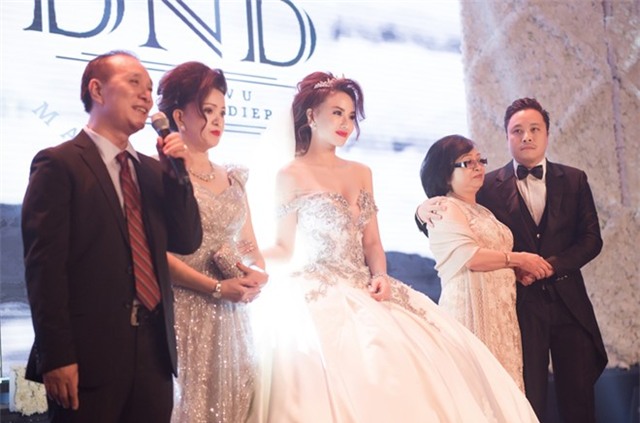 Hình ảnh hiếm hoi trong hôn lễ Đinh Ngọc Diệp - Victor Vũ