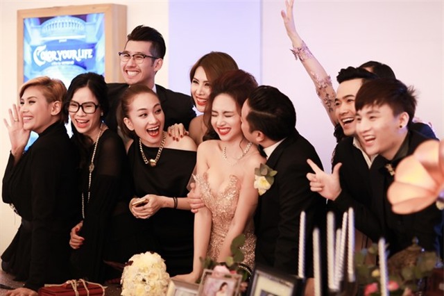 Hình ảnh hiếm hoi trong hôn lễ Đinh Ngọc Diệp - Victor Vũ