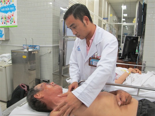 Người đàn ông tật nguyền bị đánh, cướp 40 tờ vé số - Ảnh 1.