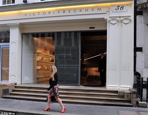 David Beckham vung tiền giải cứu đế chế thời trang của vợ - Ảnh 2.