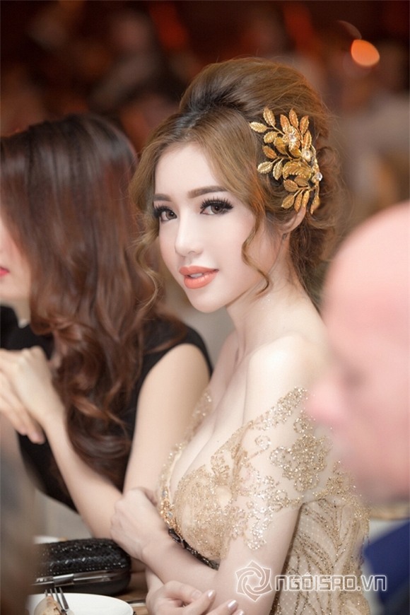 Elly trần gợi cảm sau sinh 2 bé 4