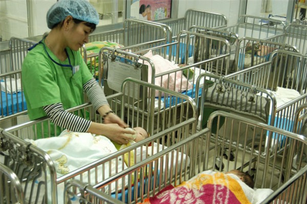 tu vu “trao nham” con suot 42 nam: co phai la truong hop hy huu? hinh anh 1