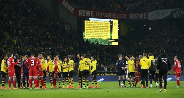 Sốc: CĐV Dortmund đột tử ngay trên khán đài - Ảnh 2.