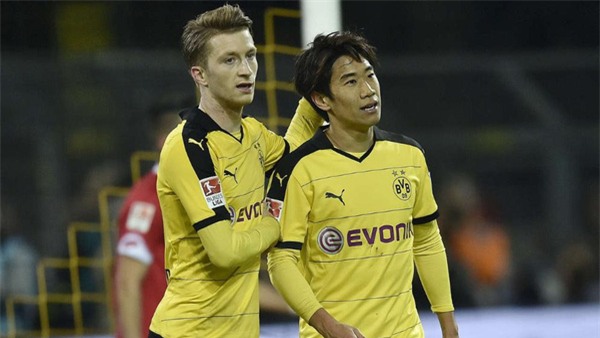 Sốc: CĐV Dortmund đột tử ngay trên khán đài - Ảnh 3.