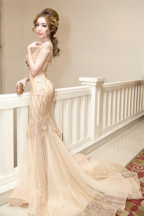 Hồ Ngọc Hà khoe vòng 3 nóng bỏng trong lần đầu xuất hiện sau ồn ào scandal - Ảnh 10.