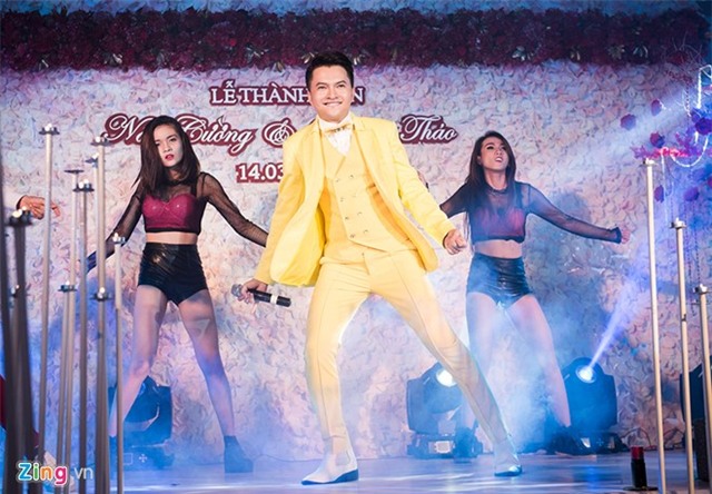 Phương Mỹ Chi hát mừng đám cưới Nam Cường