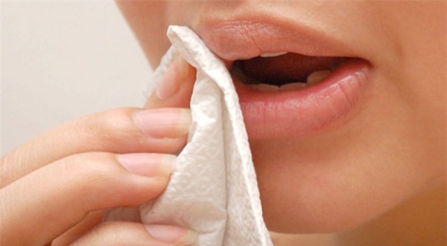 Việc sử dụng giấy vệ sinh thay cho giấy ăn có thể gây ra những hậu quả khôn lường cho sức khỏe