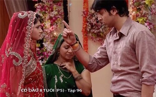 Về phần Jagdish, anh nhận trái đắng khi cô vợ mới là một người giả dối. Trước đó nhiều lần anh bị lừa gạt vì Gauri ngoài mặt tỏ ra yêu thương và ủng hộ anh nhưng sau lưng lại xúc phạm gia đình anh.