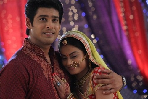 Anandi được tín nhiệm trở thành trưởng làng và có cuộc sống hạnh phúc bên cạnh thanh tra Shiv. Nhưng cuộc đời cô chưa dừng ở bến đỗ bình yên đó. Những sóng gió tiếp theo xảy ra với Anandi ra sao sẽ có trong các tập tiếp theo của Cô dâu 8 tuổi.