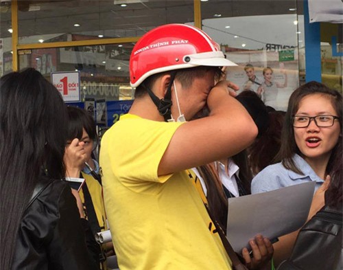 fan viet khoc loc, leo noc nha chup hinh t-ara - 6