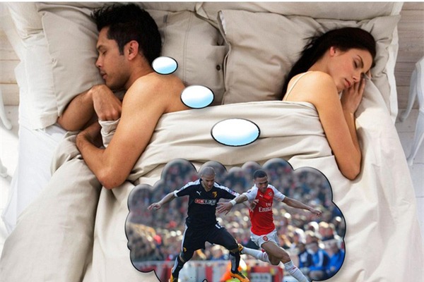 Người Anh thích bóng đá hơn chuyện giường chiếu - Ảnh 1.