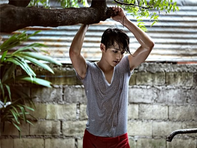 nhung lan khoe body tran hiem hoi cua song joong ki hinh anh 6