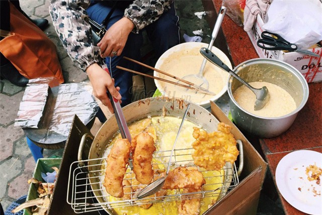 dân công sở, quán vỉa hè, cử nhân Đại học, nhân viên ngân hàng, nhân viên công sở, chủ quán trà đá, thu nhập cao, quán trà đá