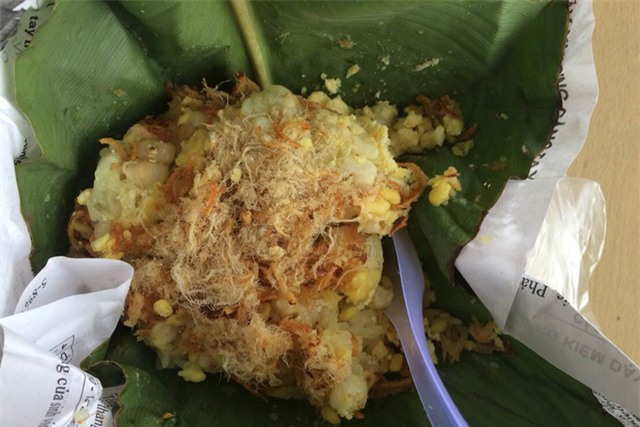 dân công sở, quán vỉa hè, cử nhân Đại học, nhân viên ngân hàng, nhân viên công sở, chủ quán trà đá, thu nhập cao, quán trà đá