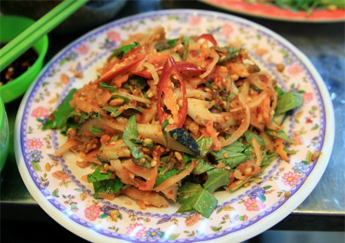 Gỏi ốc voi