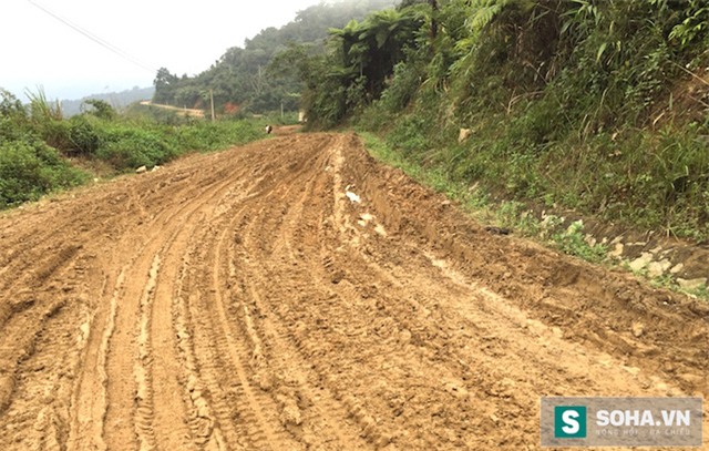 Cả tuyến đường này dài chừng 50km, có ý nghĩa đặc biệt quan trọng trong công tác đảm bảo quốc phòng an ninh và phục vụ dân sinh cho cho khu vực biên giới tiếp giáp với nước bạn Lào.