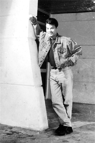 Hình ảnh khi xưa hiếm hoi của ca sĩ Trần lập 15