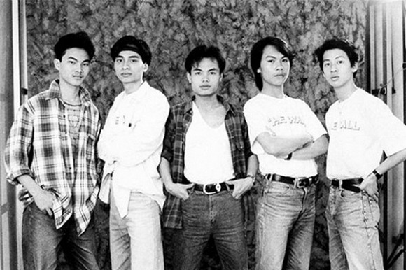 Hình ảnh khi xưa hiếm hoi của ca sĩ Trần lập 12