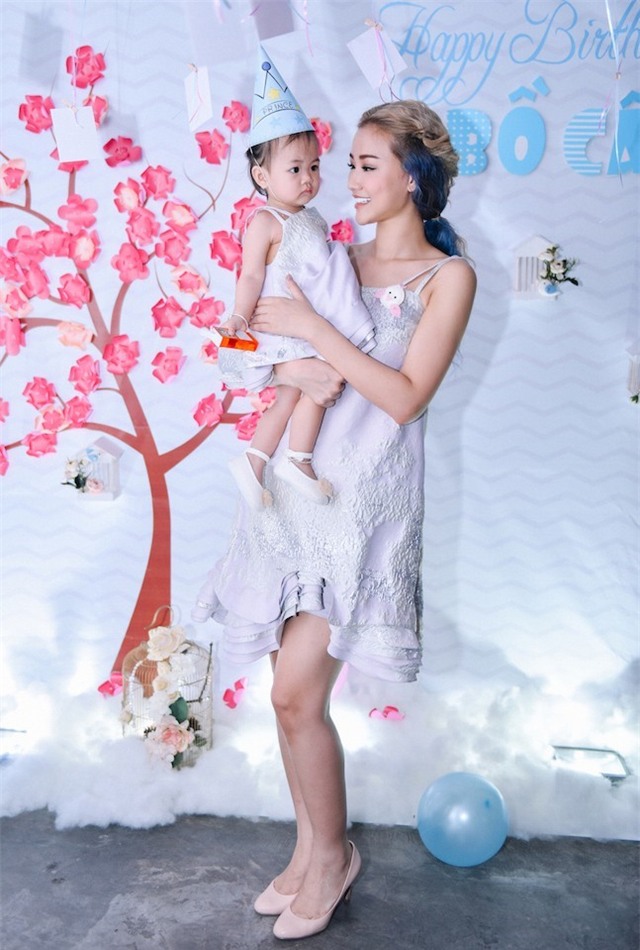 Bí quyết giảm hàng chục kg sau sinh của sao Việt