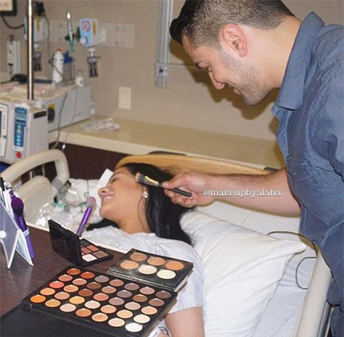 me bau vua de vua trang diem khien dan mang 'choang vang' - 4