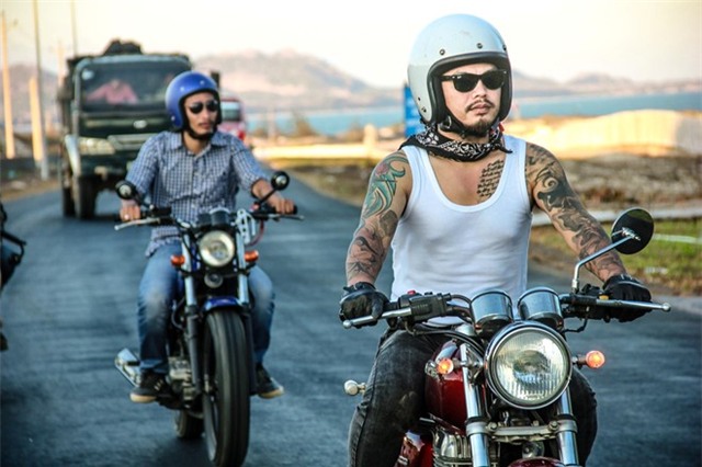 Đầu năm màu xám của showbiz Việt