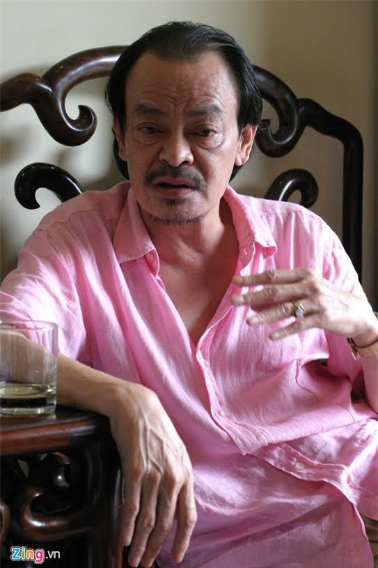 Đầu năm màu xám của showbiz Việt