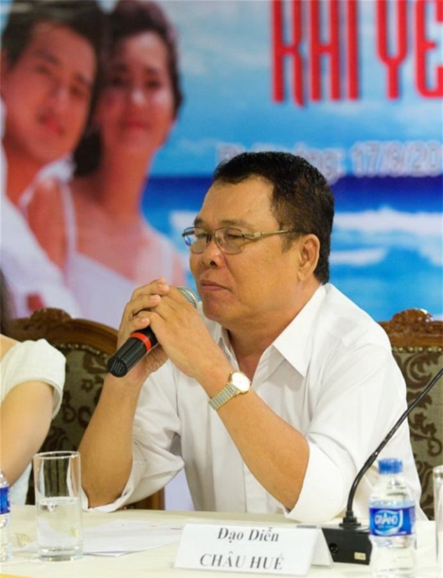 Đầu năm màu xám của showbiz Việt