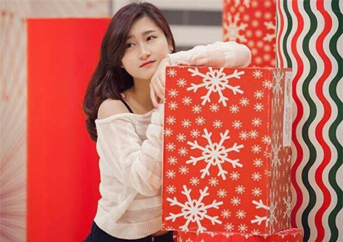 ngam co ban gai xinh nhu hoa hau cua tuyen thu huy hung hinh anh 2