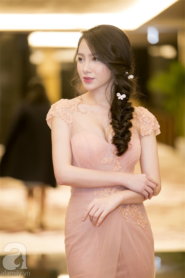 Minh Hà xuất hiện sau tin đồn sắp cưới 6