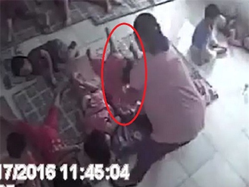 soc canh giao vien mam non quang hoc sinh nhu do vat - 2