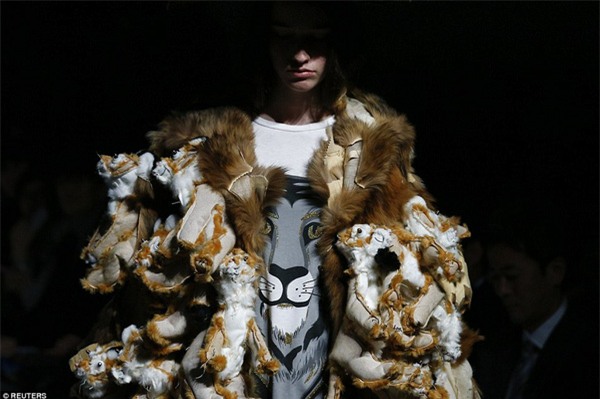 Hàng loạt yêu quái xuất hiện tại Tuần lễ thời trang Tokyo - Ảnh 10.