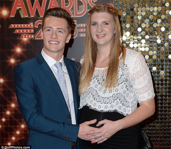 Chuyện tình cổ tích giữa trai đẹp làng bơi và nhà vô địch Olympic tan thành bong bóng xà phòng - Ảnh 4.