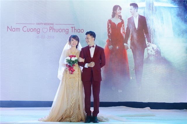 Nam Cường say đắm bên vợ trong hôn lễ ở Hà Nội