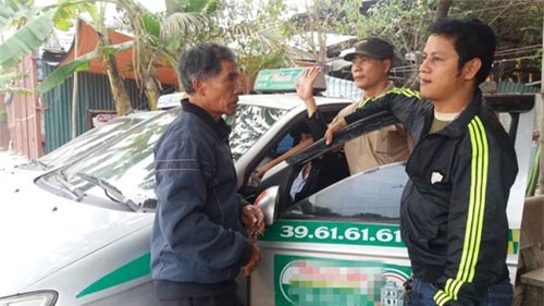 tai xe taxi chuyen cho 'ma': phat hoang vi khach bi “vong nhap” - 1