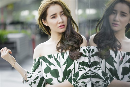 nha phuong khoe vai tran thoi mien moi anh nhin - 1