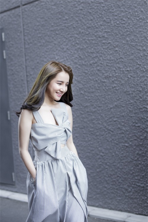 nha phuong khoe vai tran thoi mien moi anh nhin - 9