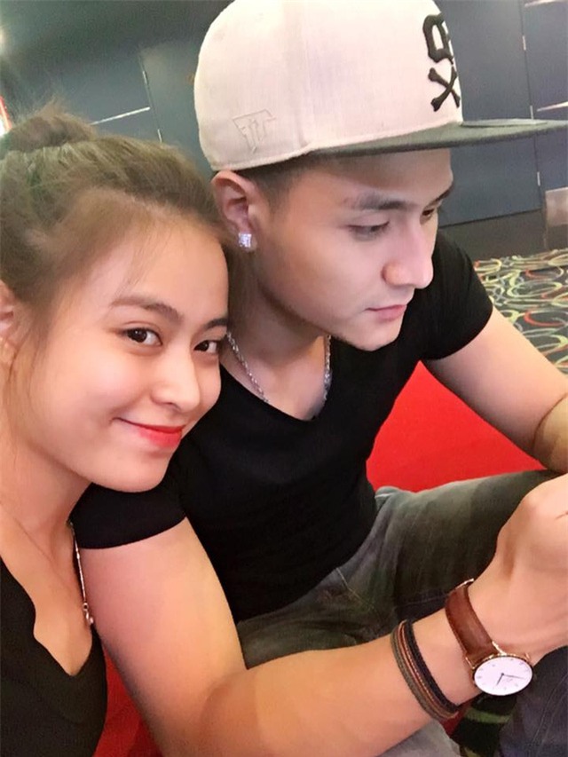 Có lẽ cũng như những cô gái khác, sau bao nhiêu người yêu đương trong bóng tối, người đẹp đã muốn mang tình yêu của mình ra phía ánh sáng.