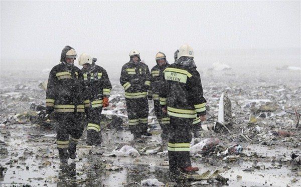 Chùm ảnh xé lòng về thảm kịch máy bay Dubai rơi tại Nga - Ảnh 11.