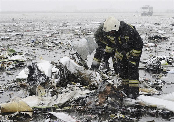 Chùm ảnh xé lòng về thảm kịch máy bay Dubai rơi tại Nga - Ảnh 3.